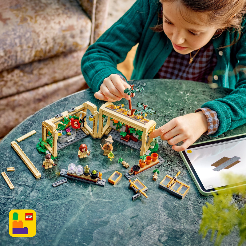 LEGO® Harry Potter™ 76445 Schloss Hogwarts™: Kräuterkundeunterricht